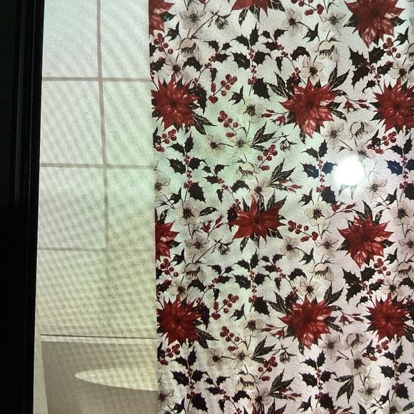 New Amelia Home Textured Christmas Shower Curtain - poinsetias - Picture 1 of 10